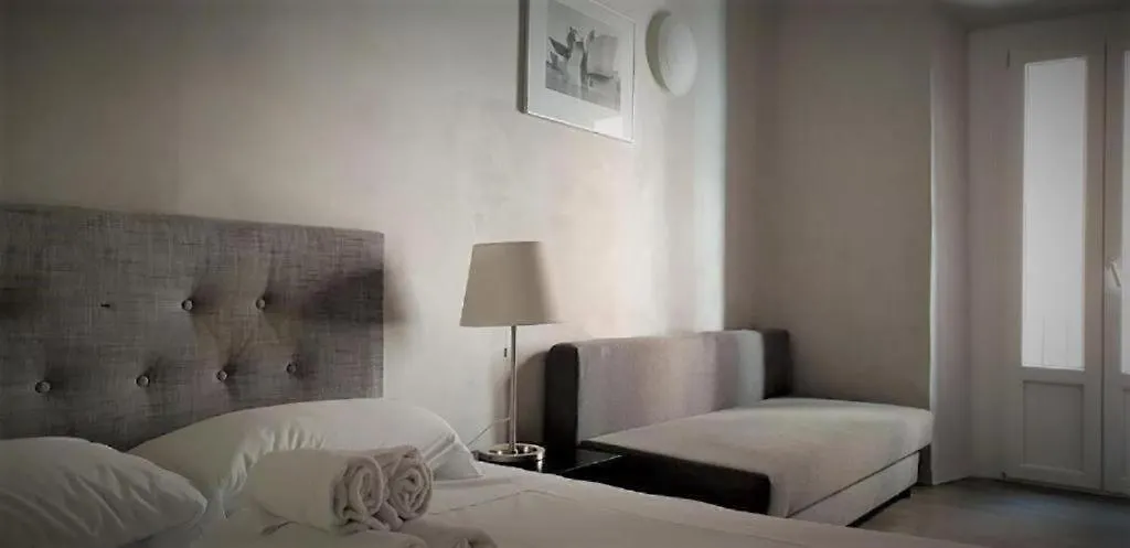 Casa Milano - Apartments And Rooms - Duomo\'S Whisper, Balcony location
